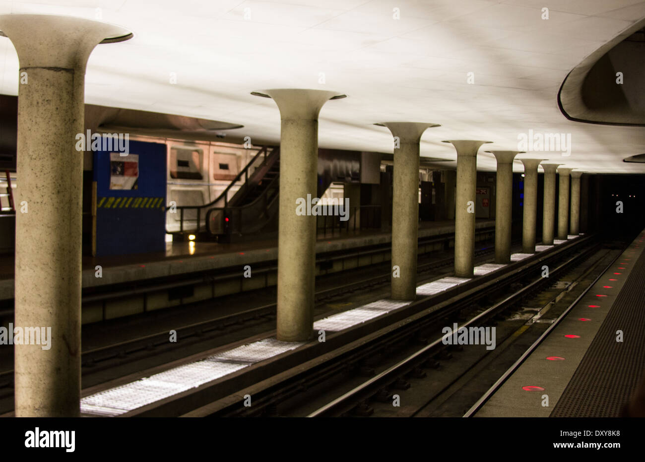 La station de métro Pentagon City rails souterrain à Washington DC Banque D'Images