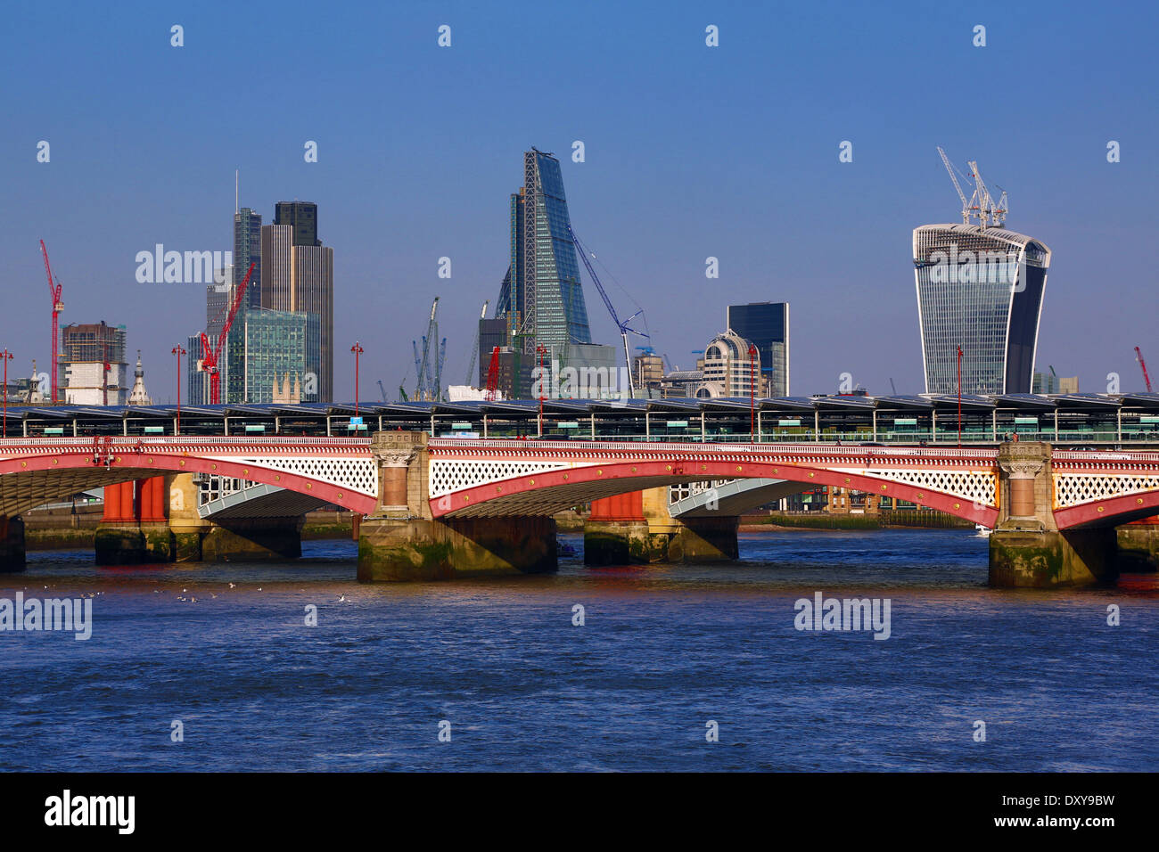 Tamise avec Blackfriars Bridge et de la ville de Londres à Londres, Angleterre Banque D'Images