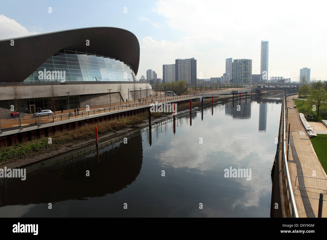 Le Centre aquatique dans le Queen Elizabeth Olympic Park de Londres, Royaume-Uni. Le côté sud de la 560 acre park a rouvert ses portes au public le 05 avril 2014. Crédit : Stuart Forster/Alamy Live News Banque D'Images