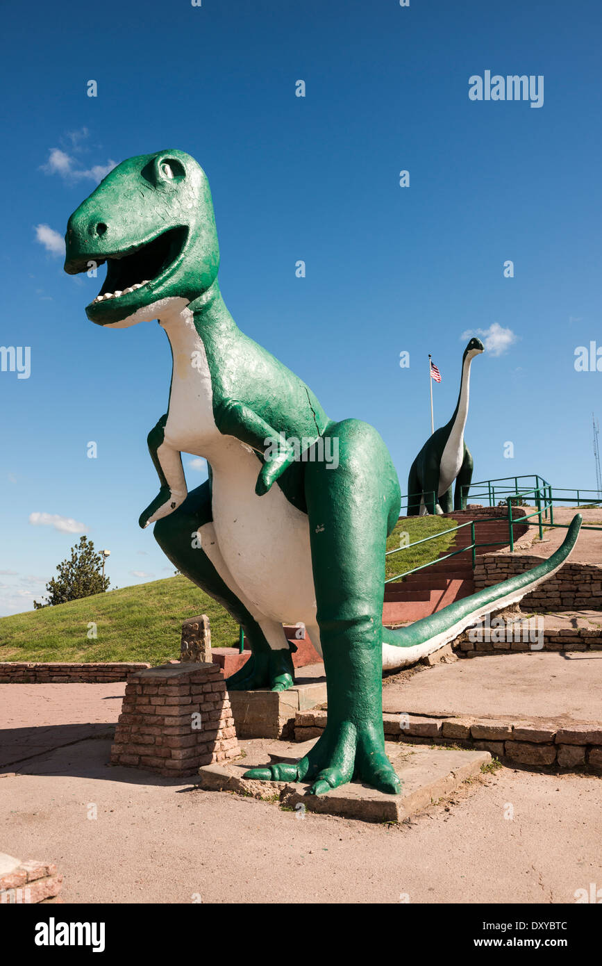 Apatosaurus et Tyrannosaurus rex sculptures au Parc des dinosaures dans Rapid City, SD. Banque D'Images