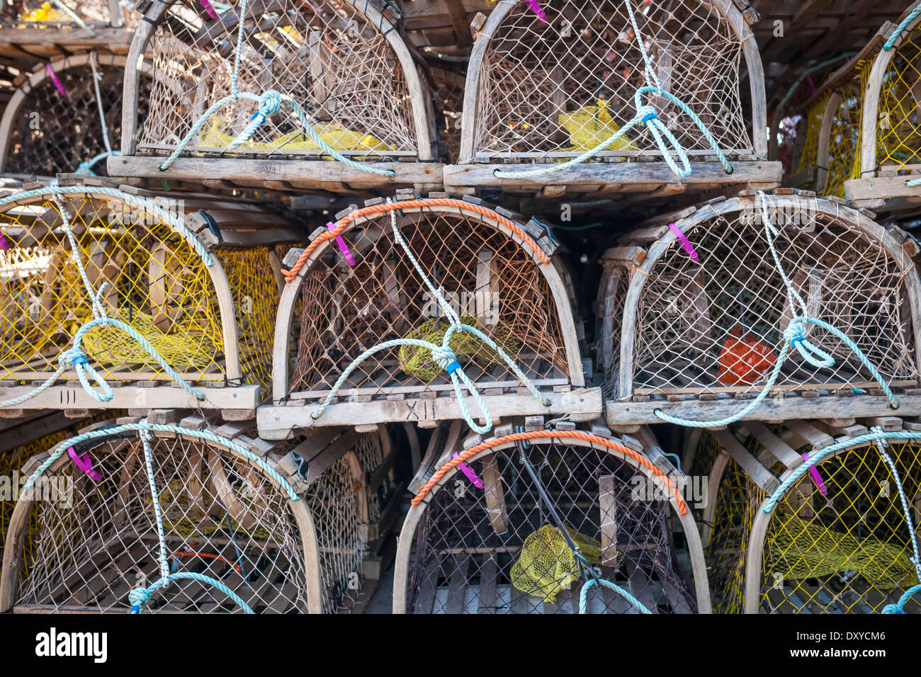 Des piles de casiers à homard en bois dans la région de North Rustico, Prince Edward Island, Canada. Banque D'Images