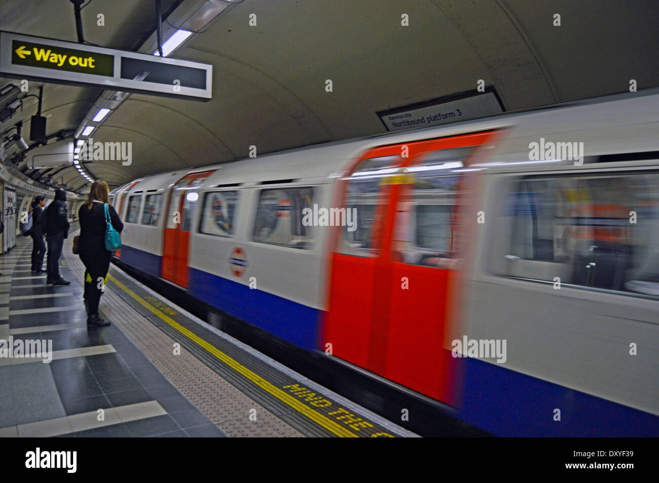 La plate-forme en ligne Bakerloo, Waterloo, Londres, Angleterre, Royaume-Uni Banque D'Images