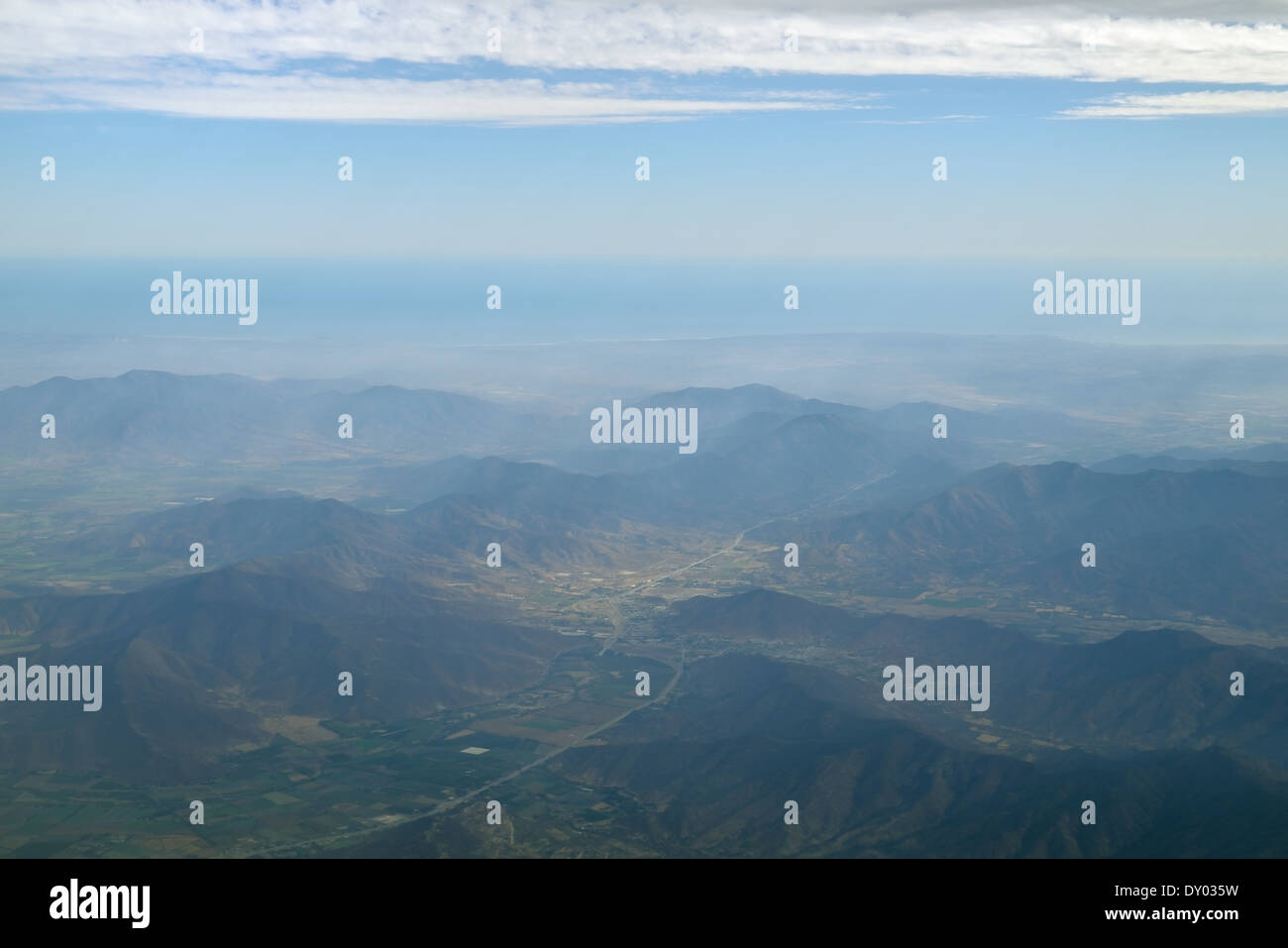 Vue aérienne de Santiago de Chili montagne du soleil. De Pentecôte de voisinage Banque D'Images