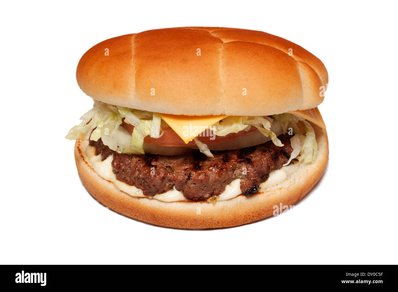 Sandwich au bœuf croustillant au bacon et fromage suisse et salade Banque D'Images