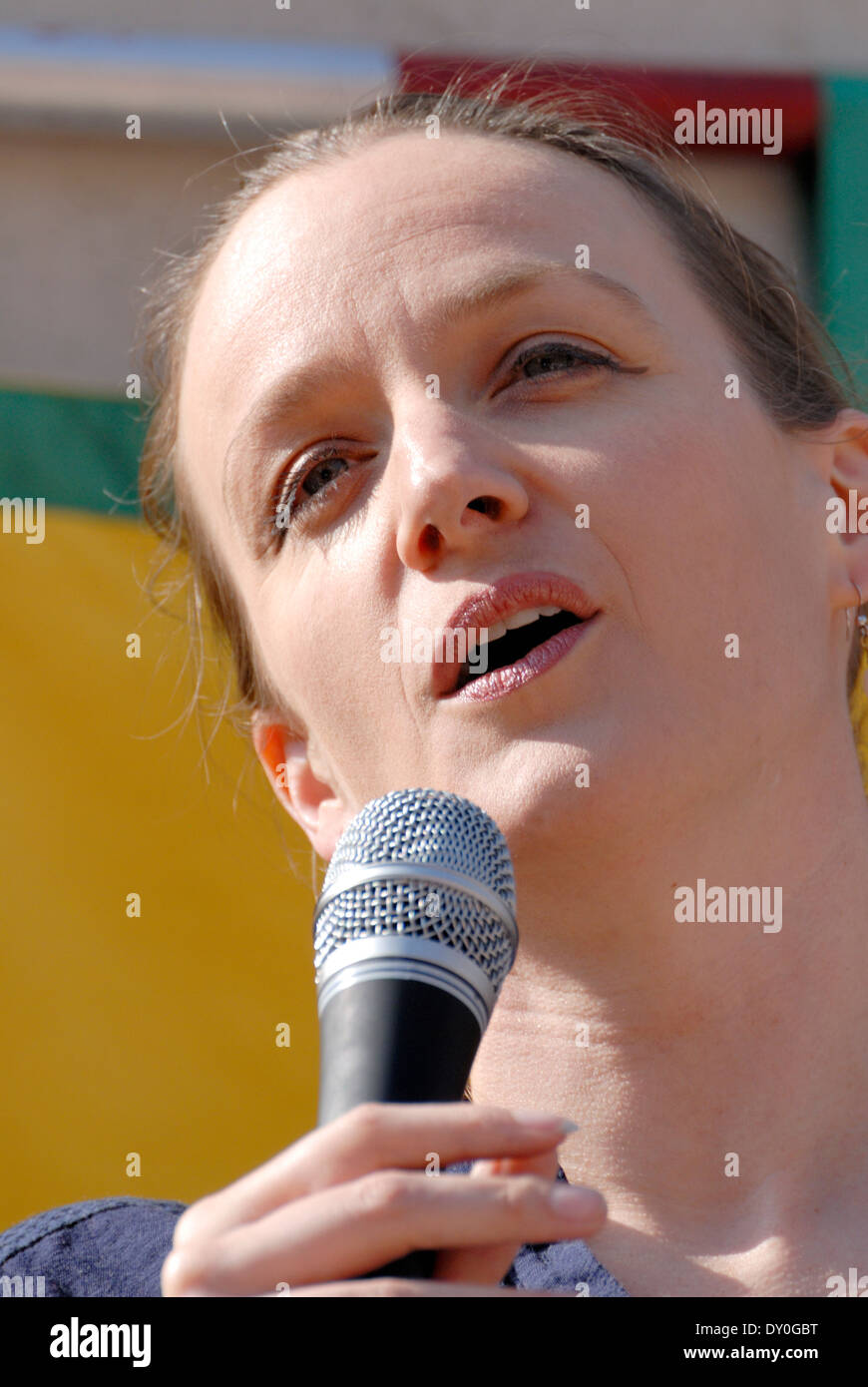 Kate Smurthwaite - British humoriste et militant politique - S'exprimant lors d'une manifestation Banque D'Images