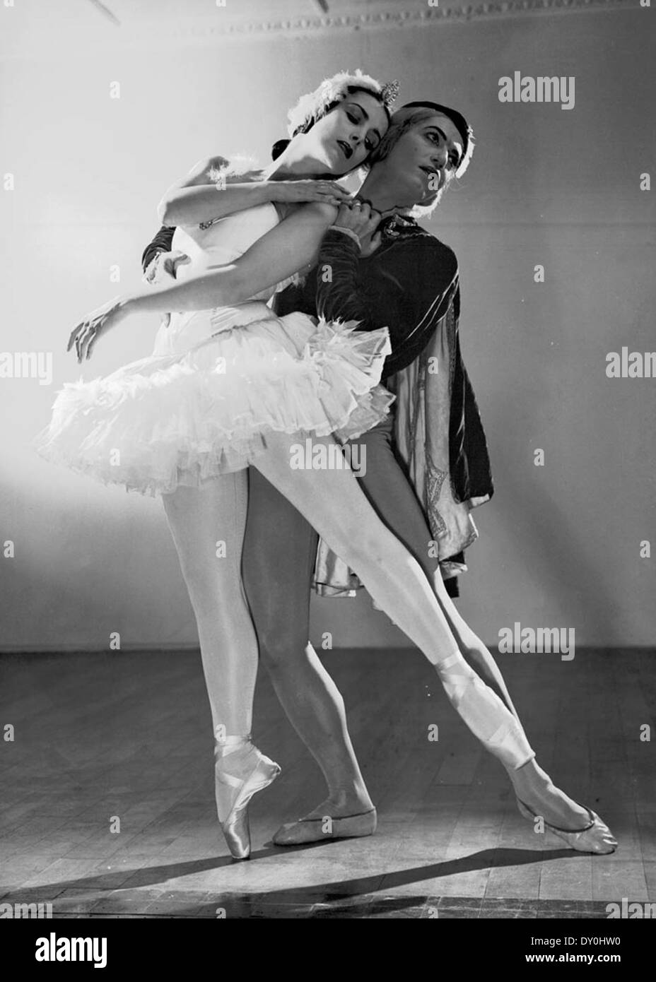 Tamara Toumanova & Serge Lifar, Swan Lake, Sydney, 1939-1940 / photographié par Max Dupain Banque D'Images