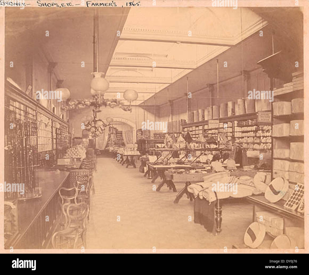 Farmer & Company, vue de l'intérieur de 'Victoria House' department store, Pitt Street, Sydney, ch. 1865 [1870 ?] Banque D'Images