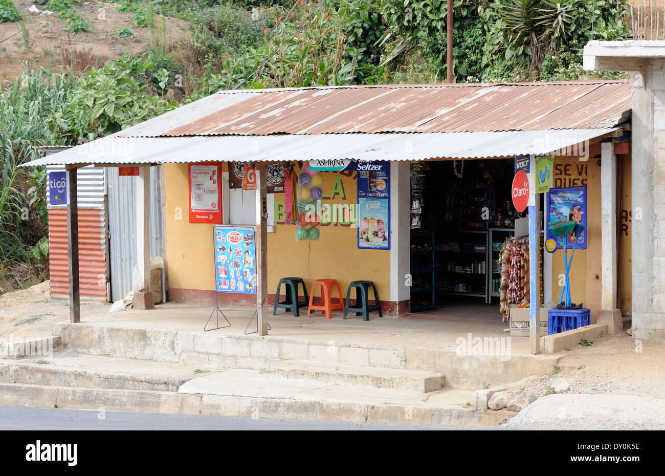 Une boutique dans les collines au-dessus de Panajachel. Panajachel, République du Guatemala Banque D'Images