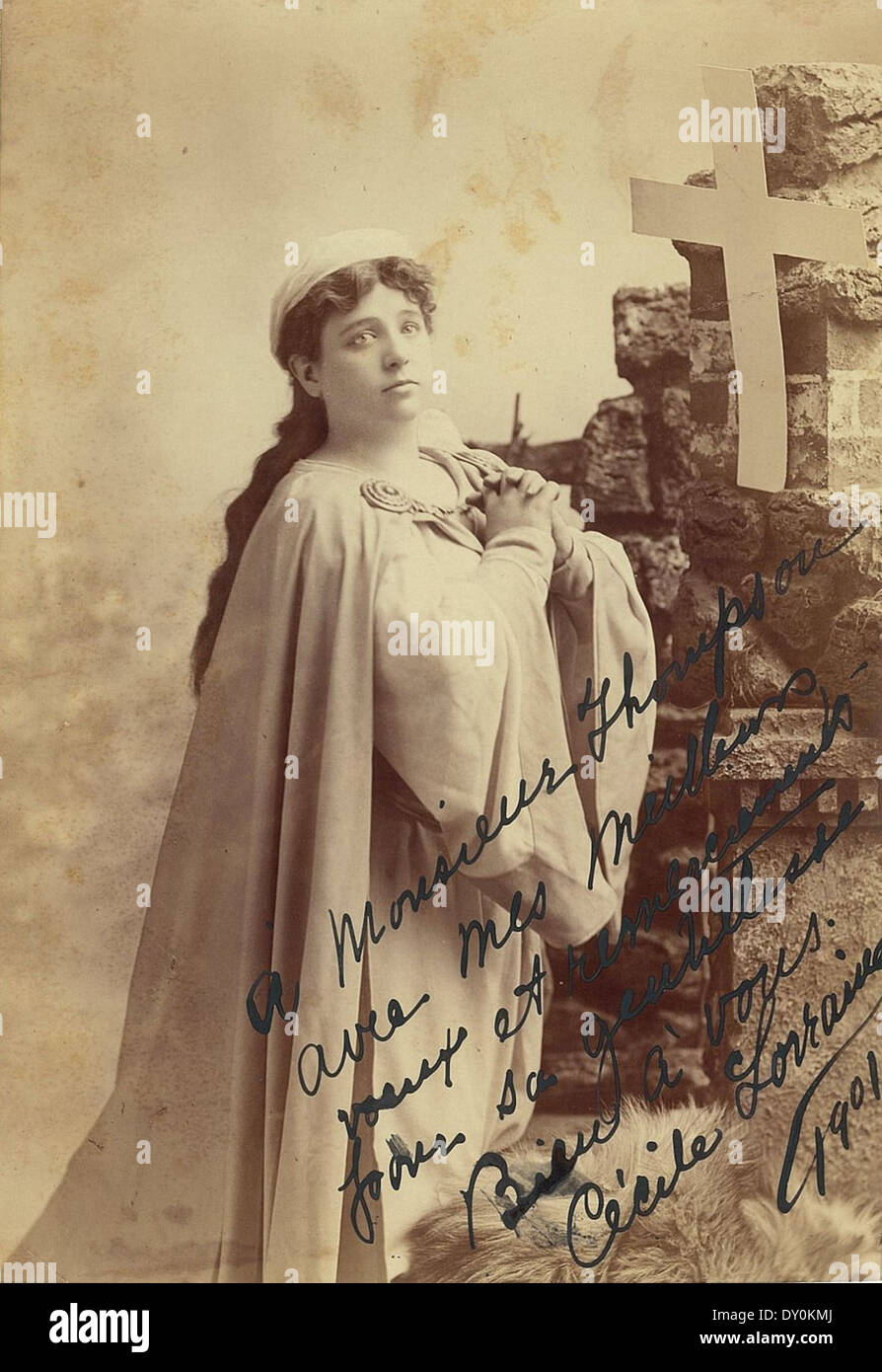 Cecile Lorraine, soprano américaine, comme Marguerite à Faust (ou comme Leonora à la Forza del destino), 1901 / photographe Grouzelle Studios Banque D'Images