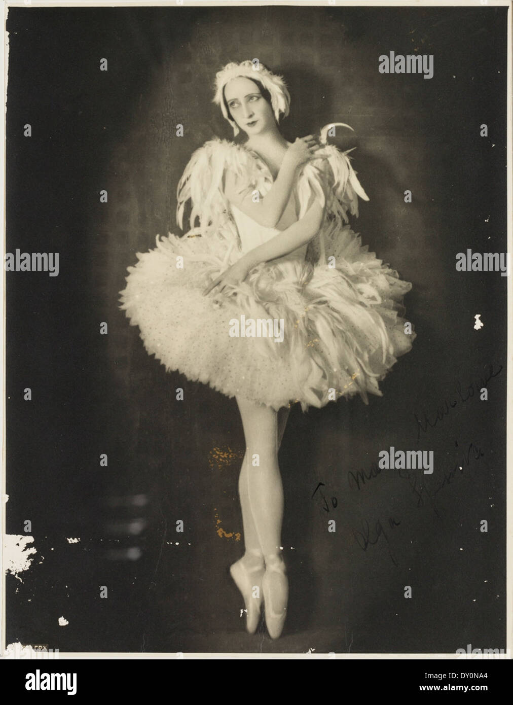 Olga Spessiva en costume de Swan Lake, 1934 / photographe Sydney Fox Studio, 3ème étage, 88 King St, Sydney Banque D'Images