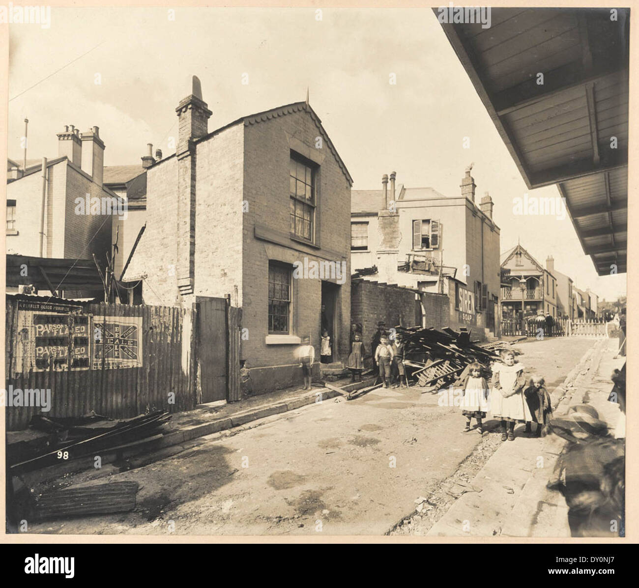 N° 24, etc., Hunt-Street à partir de vues prises lors des opérations de nettoyage, zone de quarantaine, Sydney, 1900, vol. II / sous la supervision de M. George McCredie, F.I.A., N.S.W. photographié par John Degotardi Jr Banque D'Images