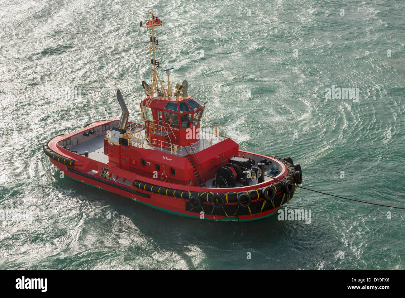 Remorqueur dans le port de Wellington, Nouvelle-Zélande au crépuscule Banque D'Images