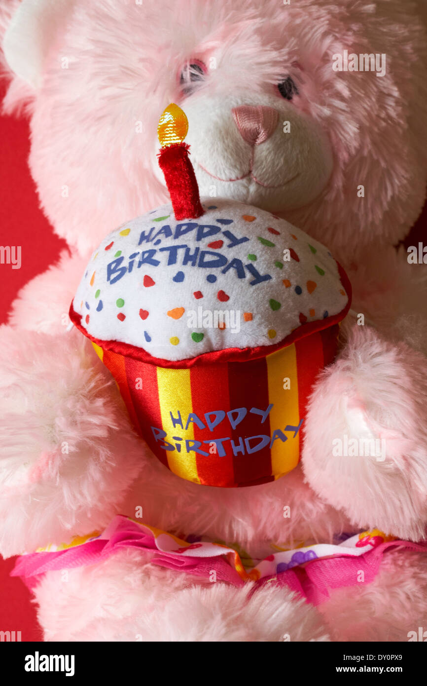 Ours En Peluche Rose Tenant Un Gateau D Anniversaire Joyeux Avec Une Bougie Allumee Teddy Avec Gateau Photo Stock Alamy Ours En Peluche Rose Tenant Un Gateau D Anniversaire Joyeux Avec Une Bougie Allumee Teddy Avec Gateau Photo Stock Alamy