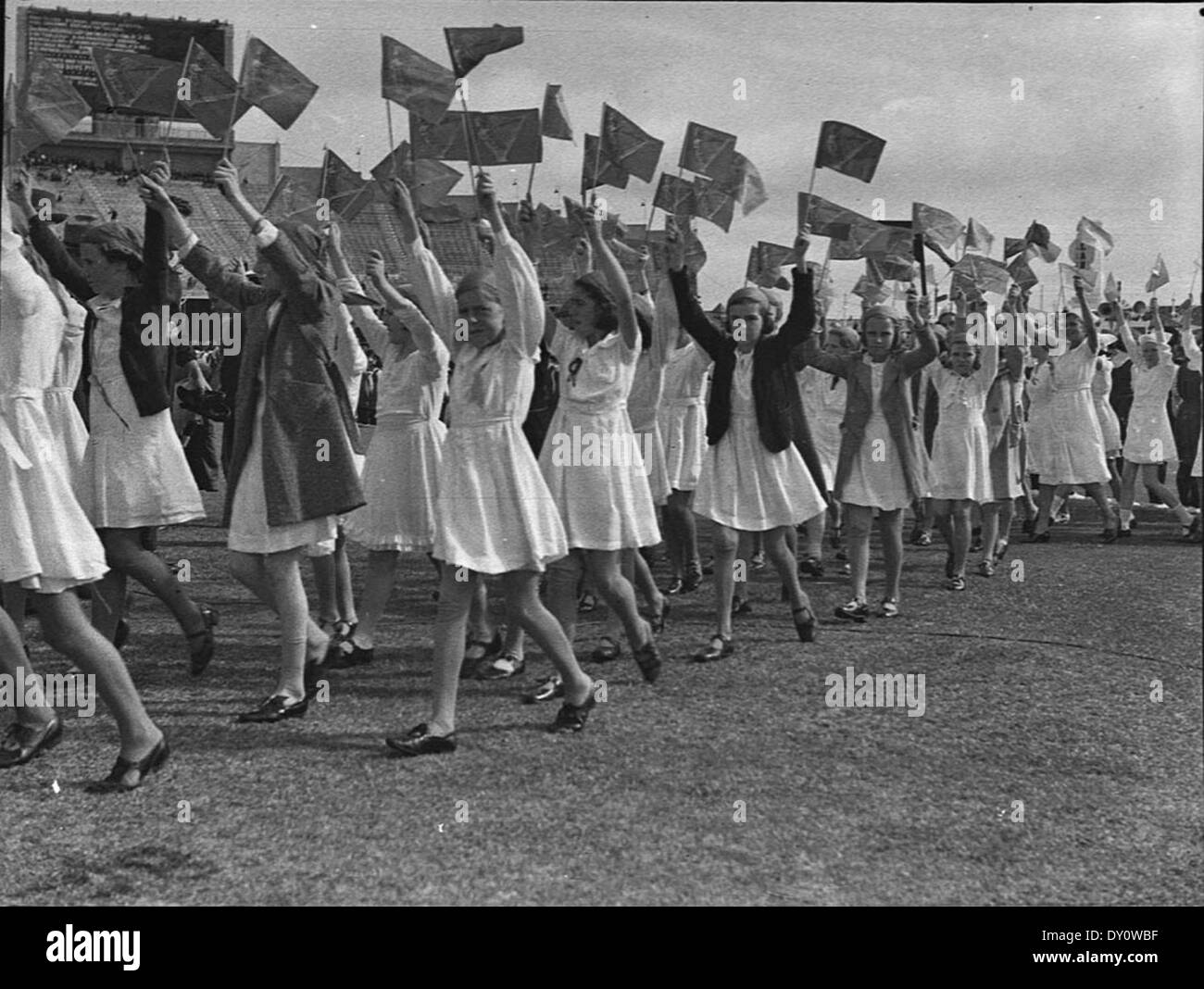 Cette photographie de Sam Hood de 1939 montre le concours de la Saint Patrick à Sydney, capturant l'esprit festif de la parade qui célèbre la culture et la tradition irlandaises. Banque D'Images