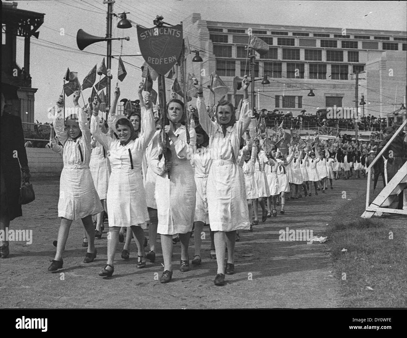 Cette image, capturée par Sam Hood le 11 mars 1939, présente le concours de la Saint Patrick au RAS Showground à Sydney, mettant en valeur la célébration culturelle dans un cadre historique. Banque D'Images