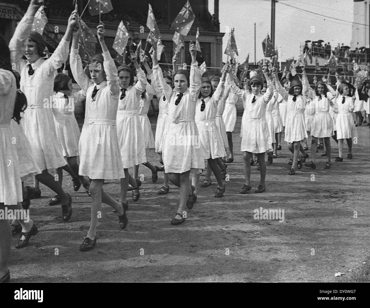 Cette photographie capture le concours de la Saint Patrick qui s'est tenu le 11 mars 1939. Prise par Sam Hood, elle présente une célébration culturelle historique à Sydney, reflétant l'esprit festif de l'époque. Banque D'Images
