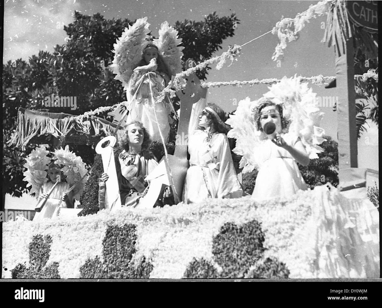 Cette photographie, prise par Sam Hood le 13 mars 1937, capture les célébrations de la Fête de Patrick. L'image reflète les festivités culturelles à Sydney, en Nouvelle-Galles du Sud, lors de cet événement annuel. Banque D'Images