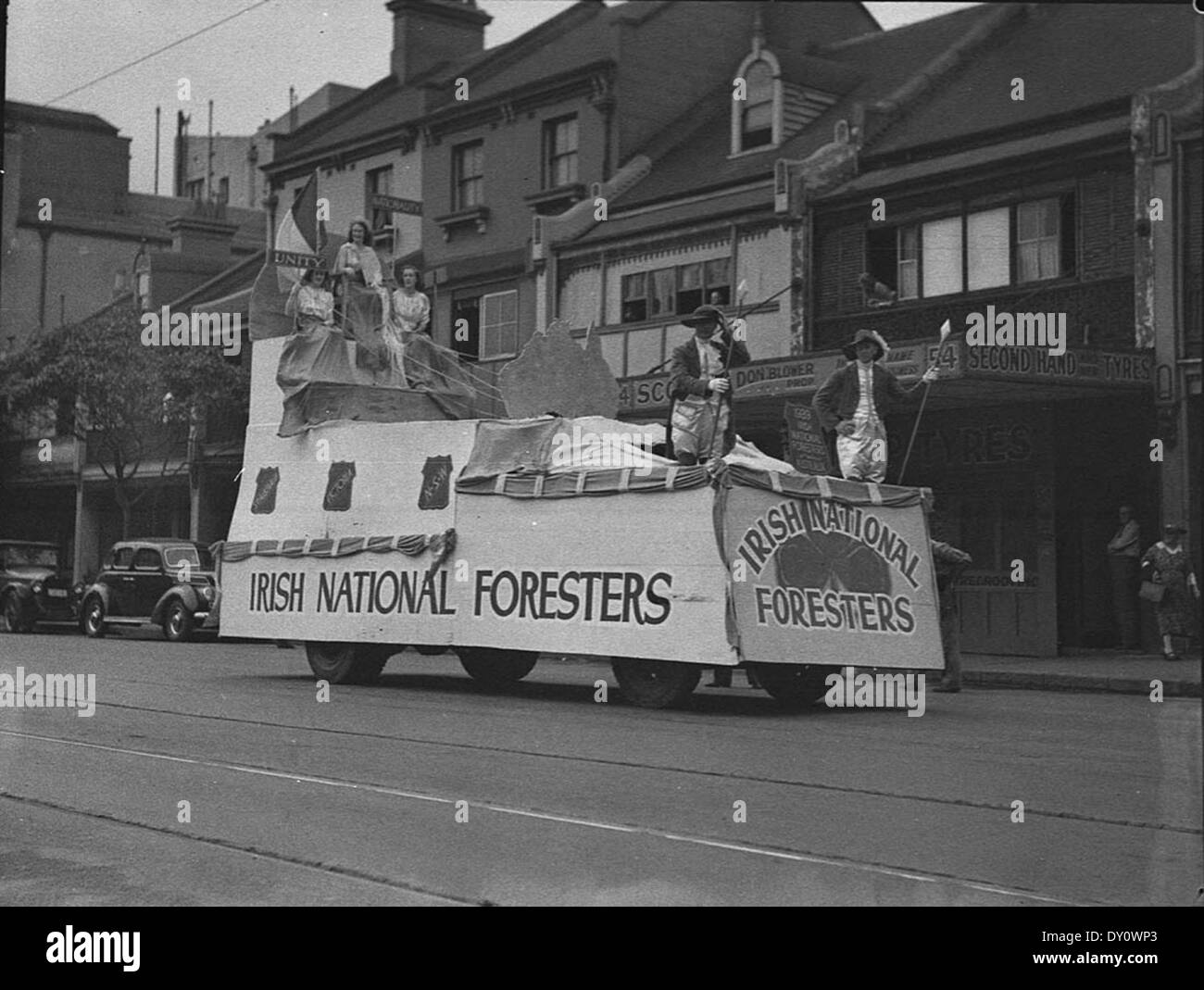 Une photographie du concours organisé le 11 mars 1939 pour la fête de Patrick, capturant l'esprit festif et la célébration de la communauté à Sydney, en Australie, documentée par le photographe Sam Hood. Banque D'Images