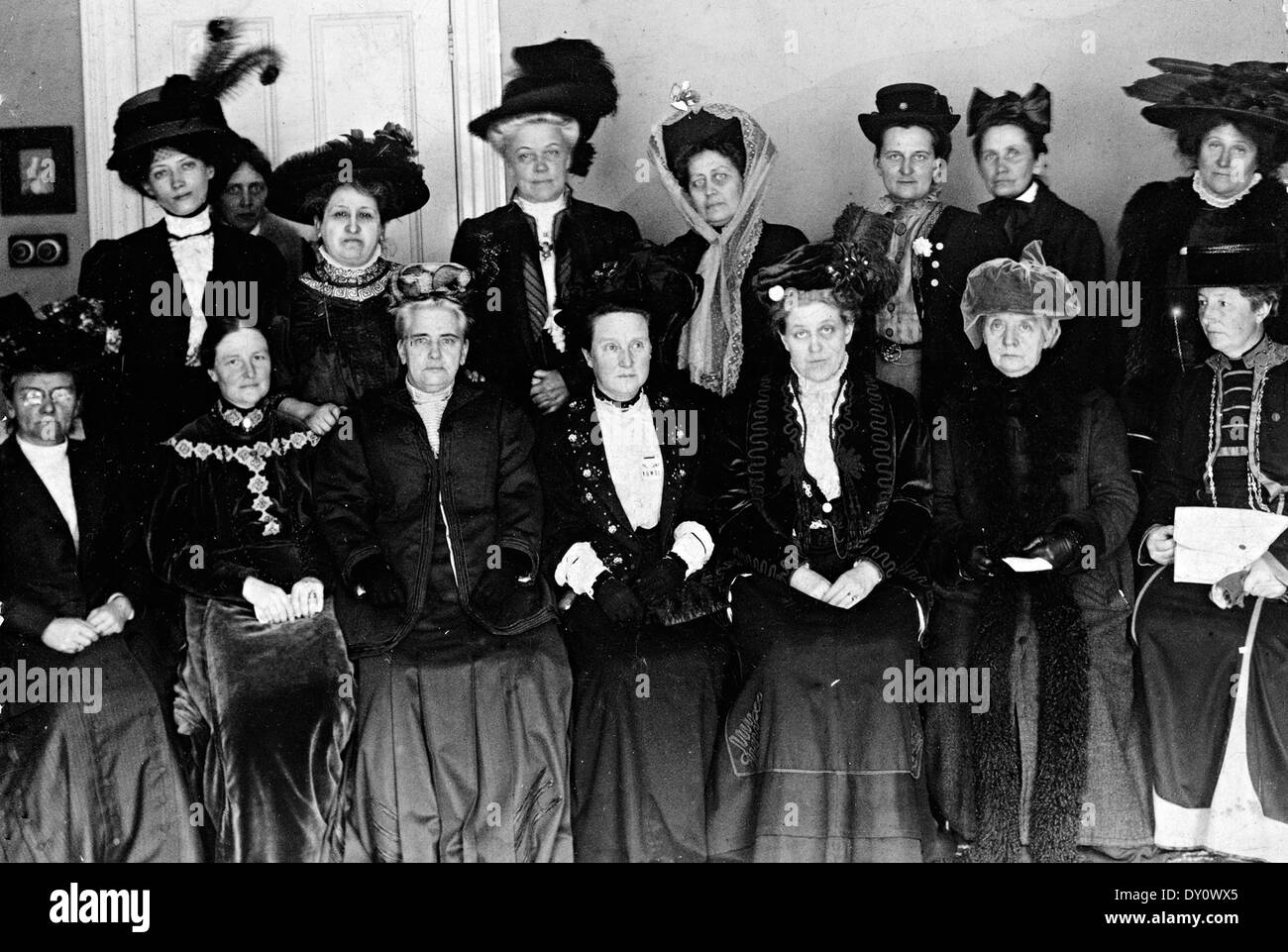 Congrès de l'Alliance le suffrage à Londres en avril 1909 avec leur Président Millicent Fawcett assis centre. Banque D'Images
