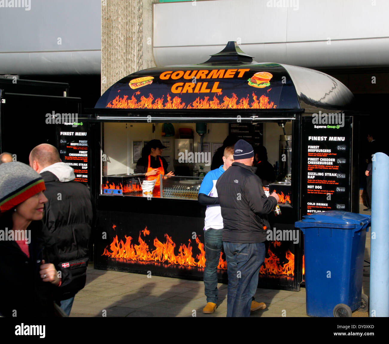Grill Gourmet Burger van à l'événement sportif Banque D'Images