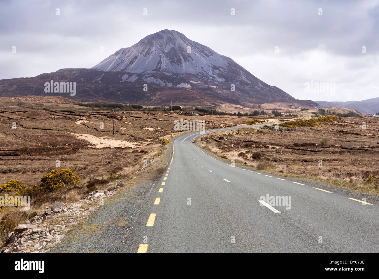 L'Irlande, Co Donegal, Dunlewey, Mount Errigal, la deuxième plus haute montagne d'Irlande Banque D'Images