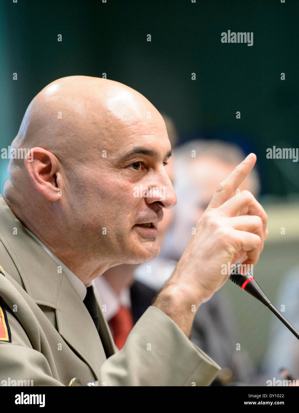 Le général Philippe PONTIÃ ?s de l'opération et le commandant de l'opération militaire en République centrafricaine (EUFOR RCA) tient conférence de presse au siège du Conseil européen à Bruxelles, Belgique Le 02.04.2014 Les dirigeants de l'Union européenne a décidé, au cours du sommet UE - Afrique d'envoyer 800 soldats à RCA jusqu'à la fin de mai par Wiktor Dabkowski Banque D'Images