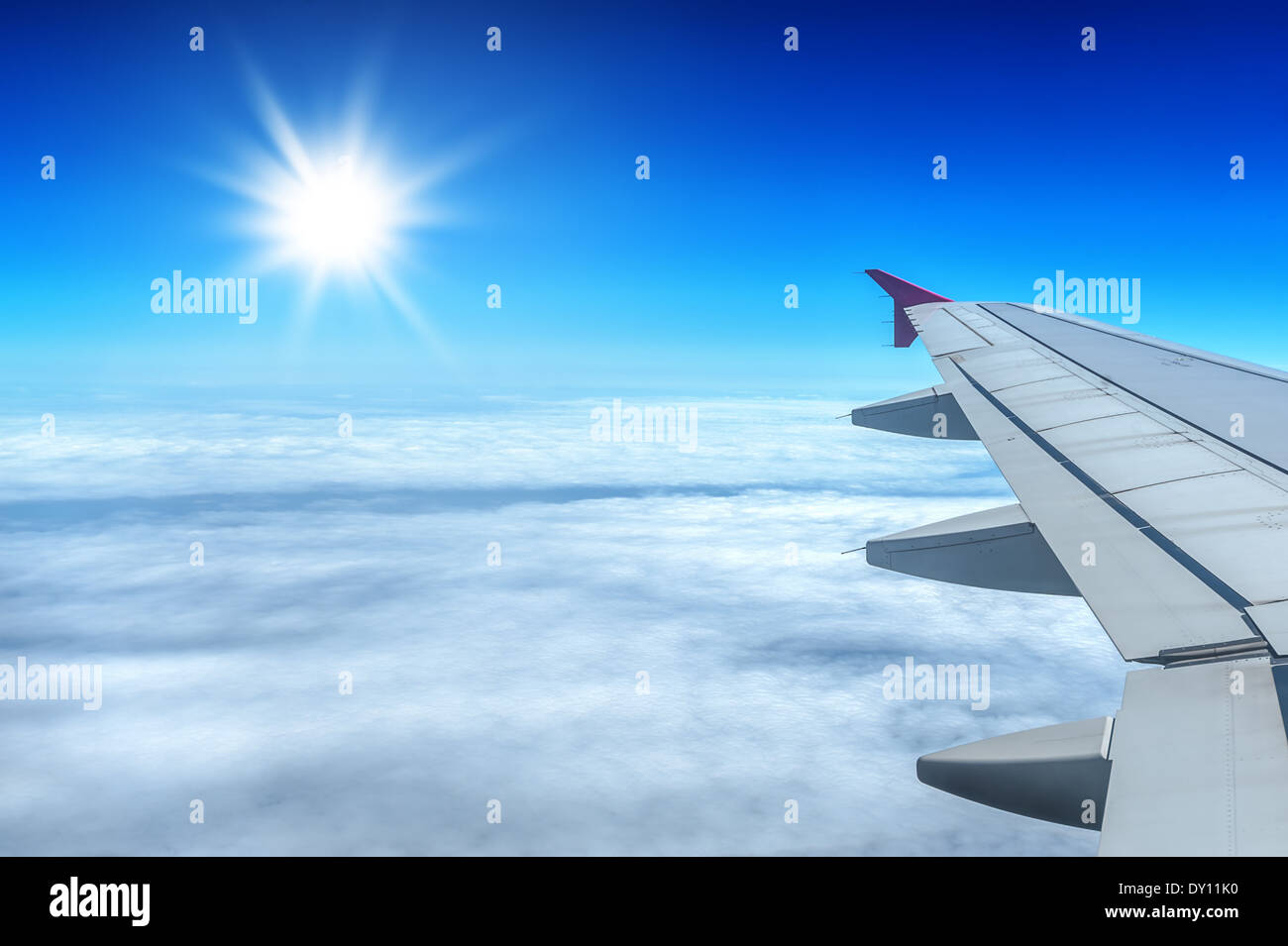 Vue à travers la fenêtre de l'avion Banque D'Images