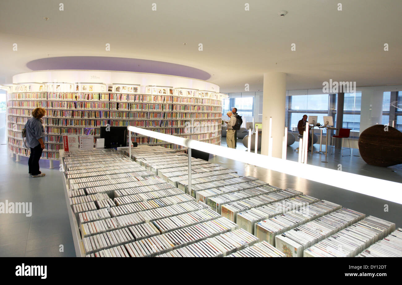 La bibliothèque publique centrale d'Amsterdam, conçu par l'architecte  allemand Jo Coenen Photo Stock - Alamy