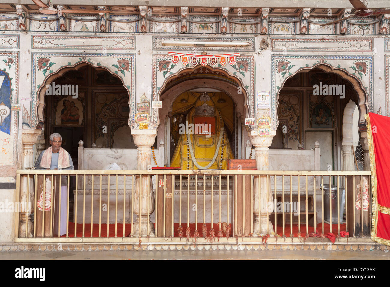 Jaipur, Rajasthan, Inde, Asie. Prêtre hindou au Galta Temple complexe aussi connu comme le Temple de singe Banque D'Images