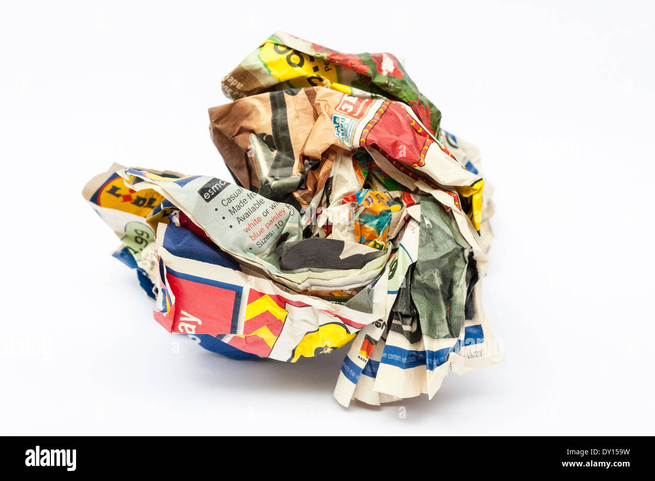 Lidl supermarché notice vissé vers le haut dans une boule de papier. Banque D'Images