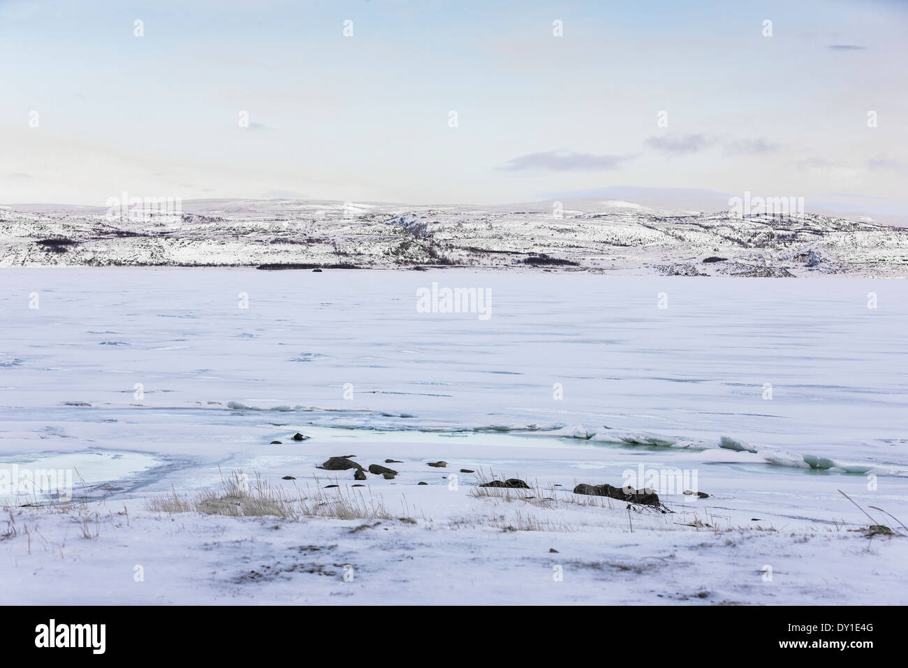 La mer de Barents congelé à Porsangerfjord, Nordkapp, Norvège Banque D'Images