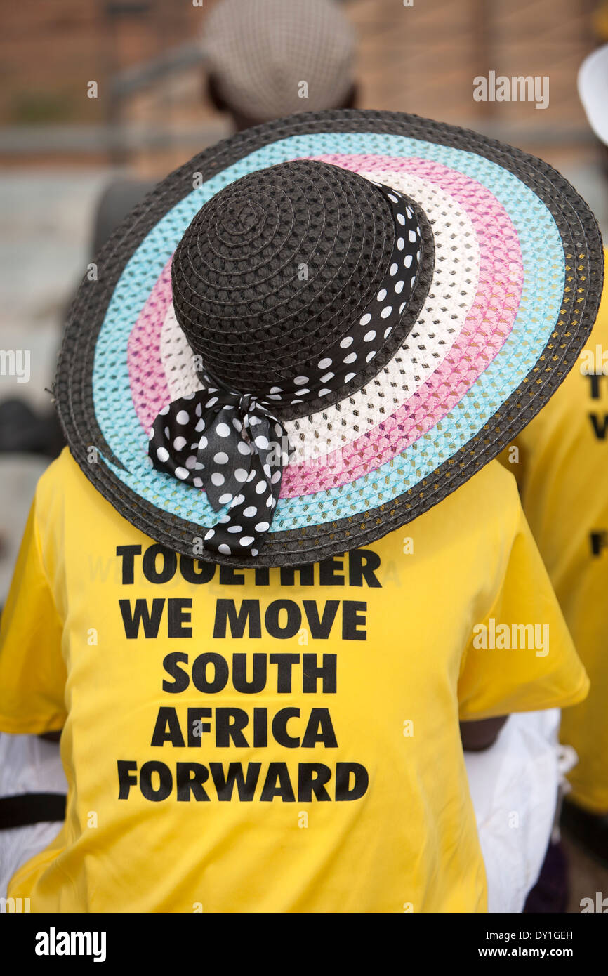 Partisans de l'ANC portant les T-shirts avec la face du président sud-africain Jacob Zuma au cours de la province de Gauteng Banque D'Images