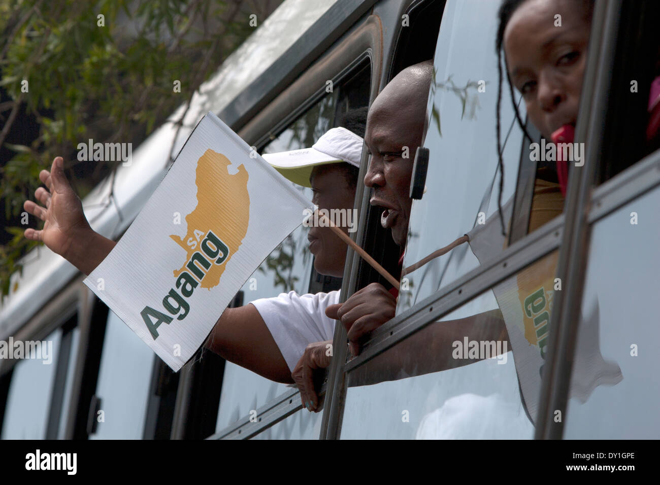 Agang sa chef de parti Mamphela Ramphele et membres a lancé sa campagne électorale nationale et a pris un tour d'autobus dans et autour de Banque D'Images