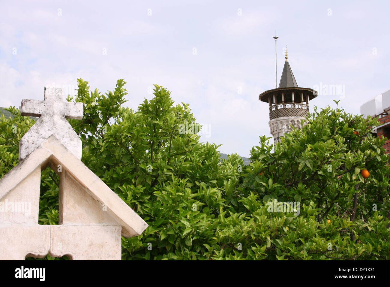 Vivre ensemble,Croix et minaret dans Hatay, Turquie Banque D'Images