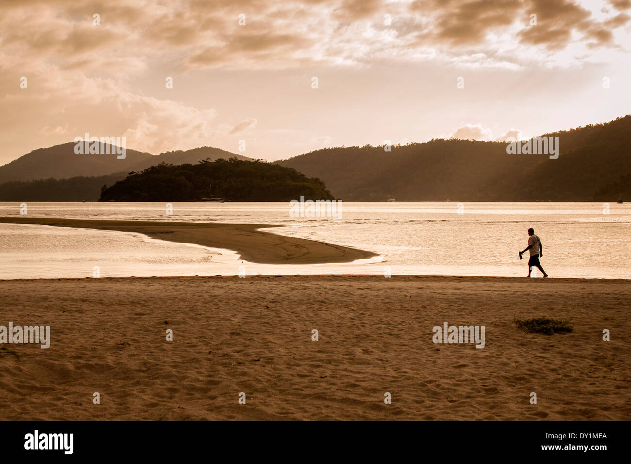 Paraty, ville coloniale, plage, homme, sunrice, Costa Verde, Rio de Janeiro, Brésil Banque D'Images