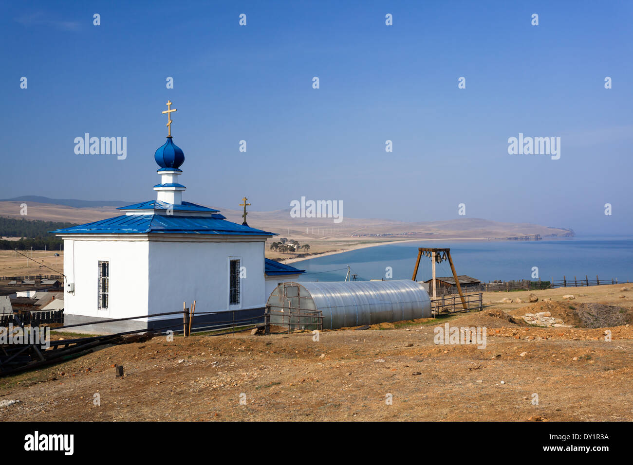 Église de l'Église orthodoxe russe avec bulbe bleu, Pokhara, l'île Olkhon, Lac Baikal, Russie Banque D'Images