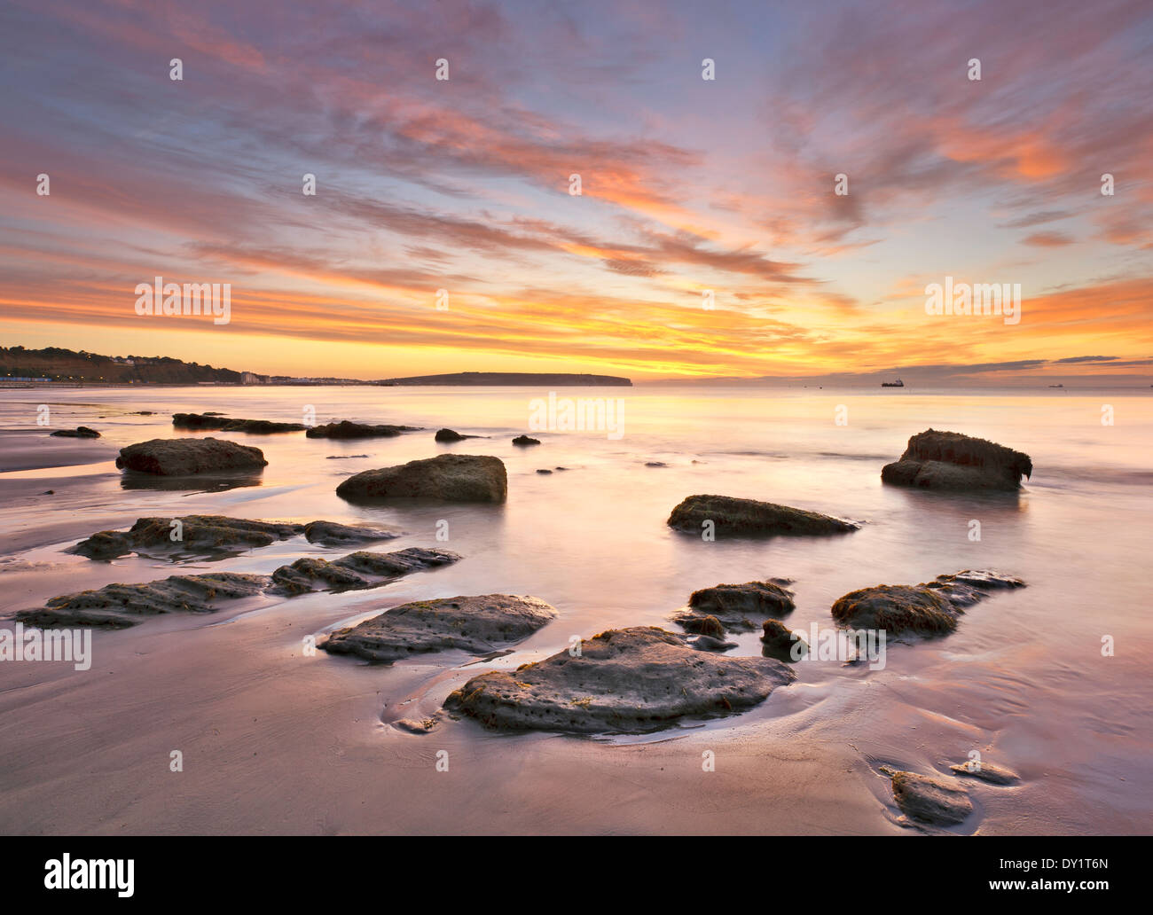 La baie de Sandown, tôt le matin, lever du soleil, à l'île de Wight Banque D'Images