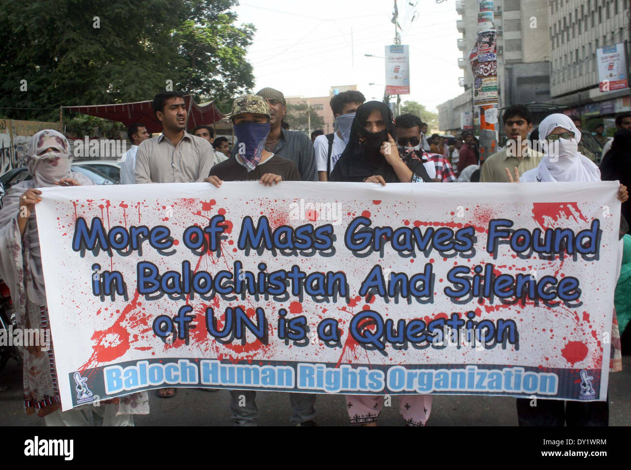 Les membres de droit de l'Organisation sont Baloutches scandant des slogans contre l'opération militaire dans le Balouchistan et manquant de Baloch, lors d'une manifestation de protestation organisée à Karachi Press Club le Jeudi, Avril 03, 2014. Credit : Asianet-Pakistan/Alamy Live News Banque D'Images