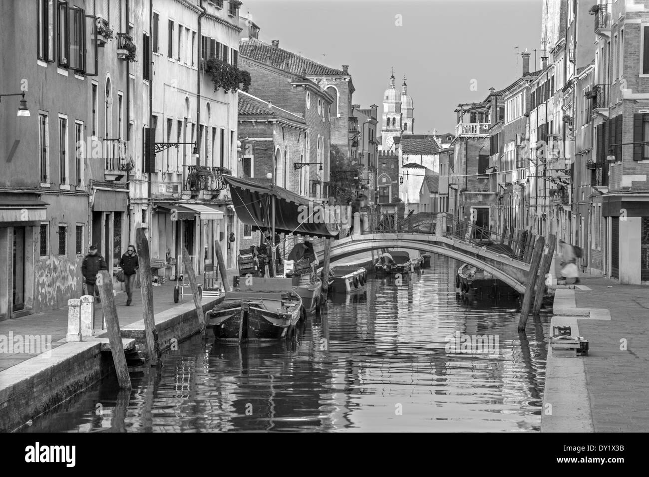 Venise - Fondamenta Giardini street et canal. Banque D'Images
