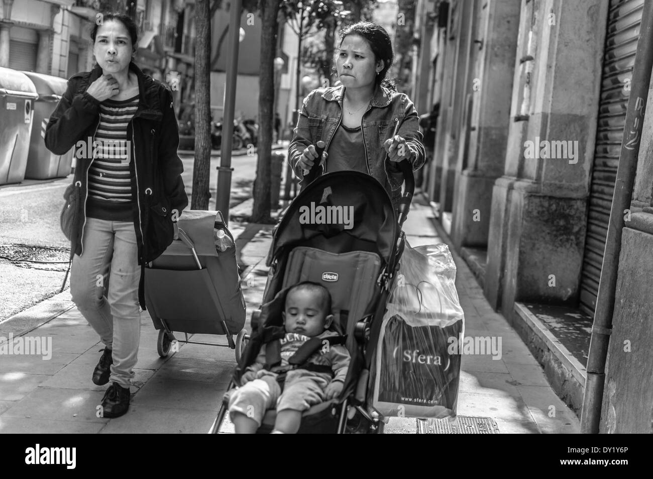 Les gens dans la rue - Barcelone Banque D'Images