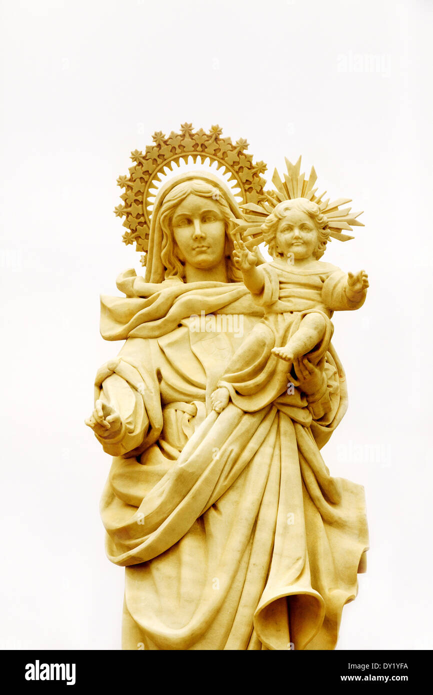 Vierge à l'enfant statue ; concept : la religion catholique romaine le christianisme, catholicisme Banque D'Images