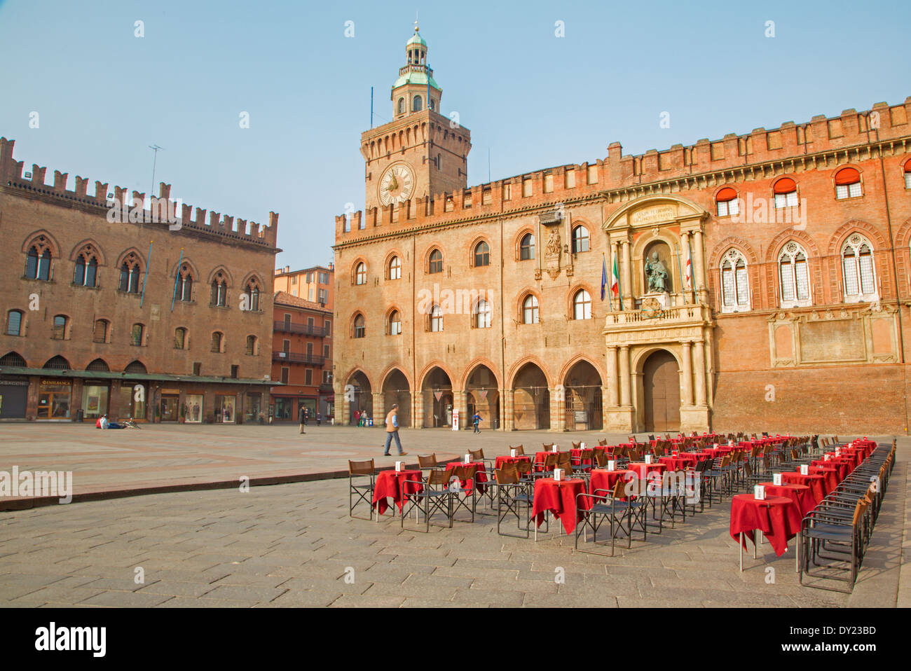 Bologne, Italie - 16 mars 2014 : le Palazzo Comunale et Piazza Maggiore dans dimanche matin. Banque D'Images