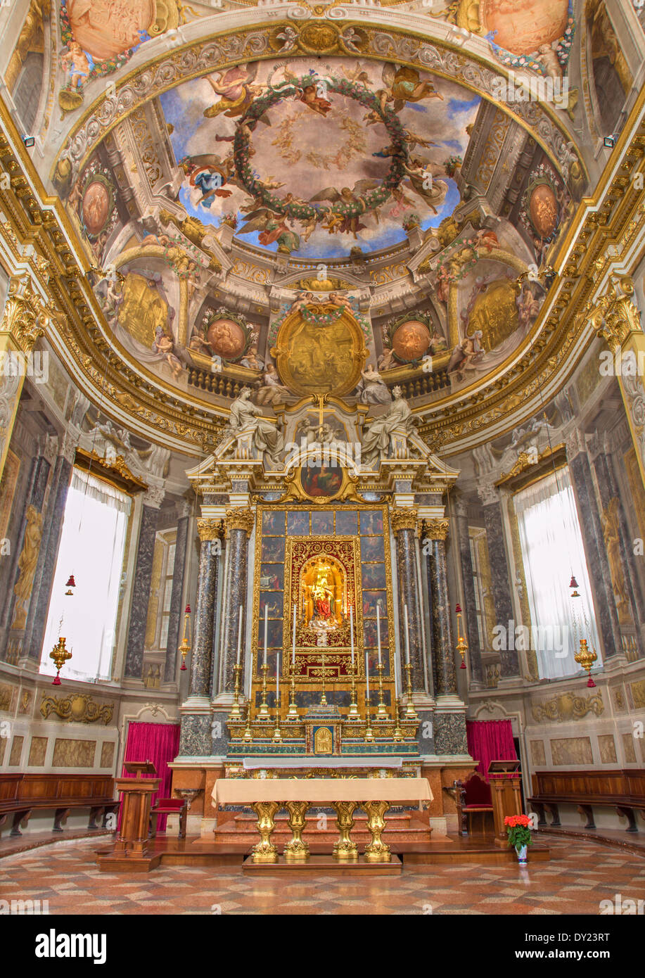 Bologne, Italie - 16 mars 2014 : Chapelle du Rosaire ou Cappella del Rosario dans l'église baroque San Domenico Banque D'Images