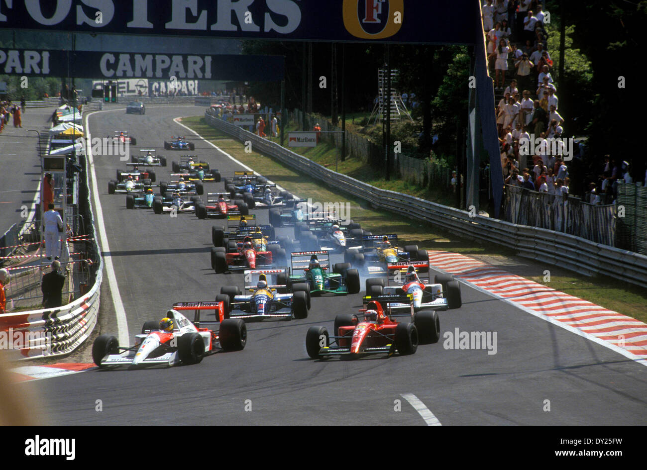 Ayrton Senna (McLaren), août 1991 - F1 : Le début de la 1991 Grand Prix de Belgique à Spa-Francorchamps en Belgique. Ayrton Senna de McLaren-Honda Alain Prost mène de Ferrari alors que Michael Schumacher de Jordan-Ford se bloque. © Photo Grand Prix/AFLO/Alamy Live News Banque D'Images