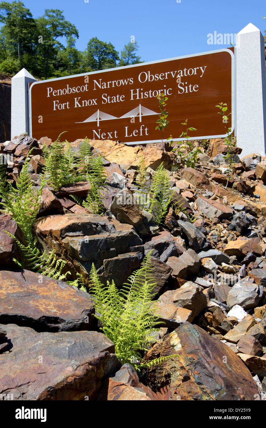 Observatoire Penobscot Narrows Bridge et Fort Knox State Historic Site Sign, Maine, États-Unis Banque D'Images