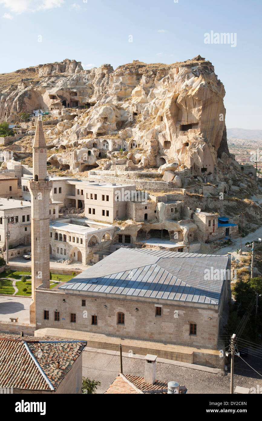Mosquée et rock houses, Urgup, Cappadoce, Anatolie, Turquie, Asie Banque D'Images