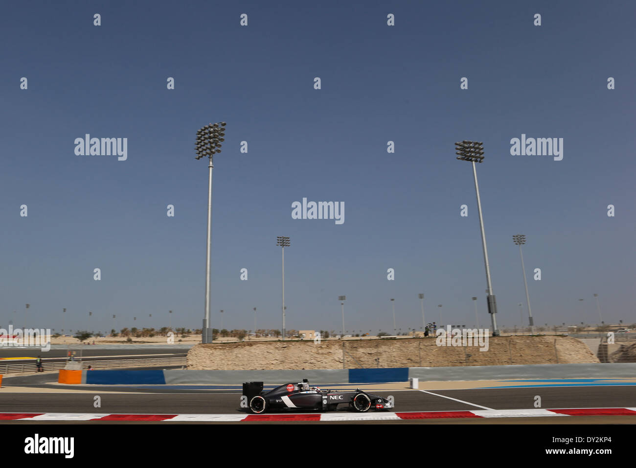 Bahreïn. Le 4 avril 2014. Adrian Sutil (GER) # 99, Sauber F1 Team - Championnat du Monde de Formule1 2014 - Rd03, Grand Prix de Bahreïn au Circuit International de Bahreïn, Sakhir, Bahreïn, vendredi 4 avril 2014 : dpa Crédit photo alliance/Alamy Live News Banque D'Images