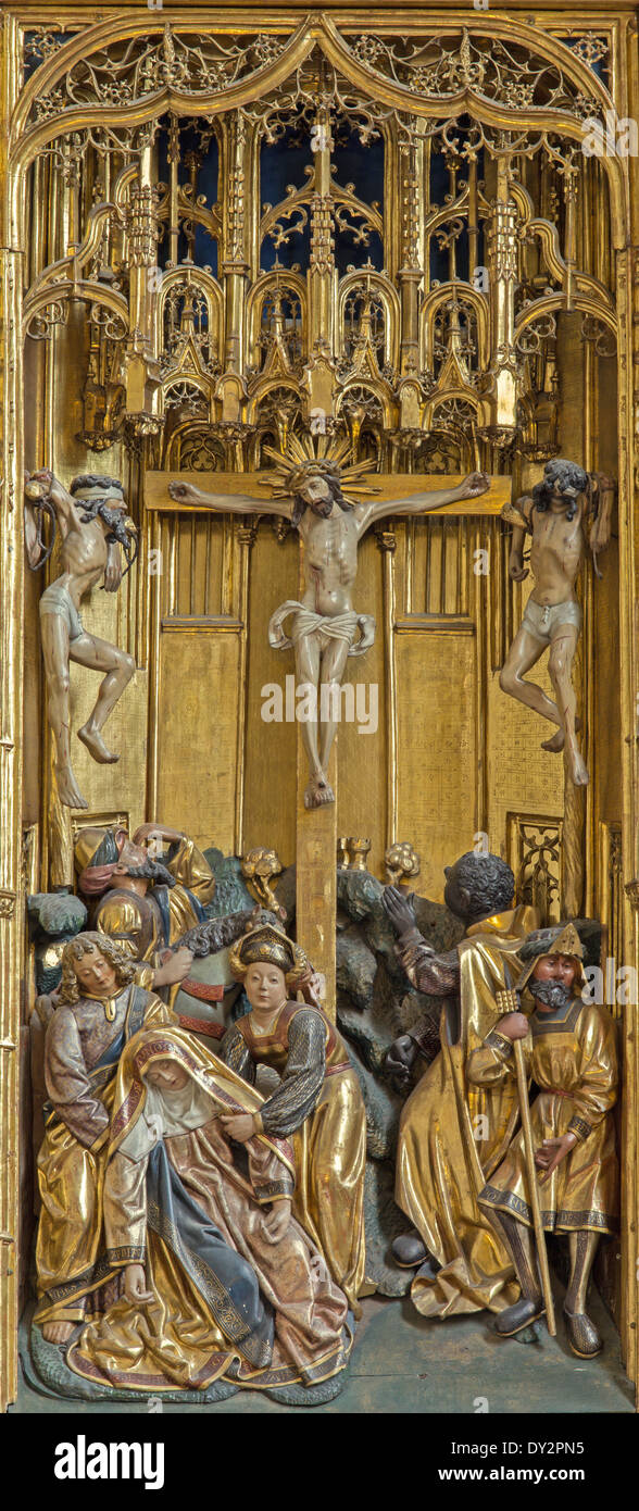 Vienne - Crucifixion comme panneau de détails sculpté gothique de l'Église autel dans les ailes de l'Ordre Teutonique Banque D'Images