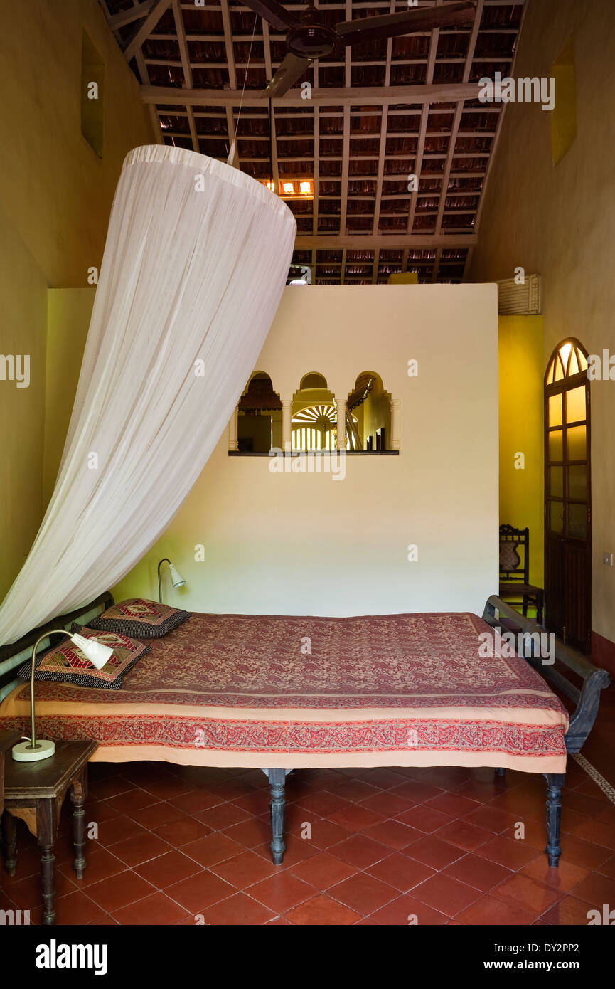 Chambre avec moustiquaire et prix partition dans Goan accueil Banque D'Images