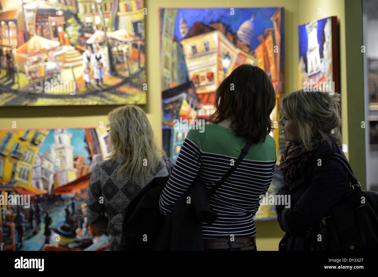 (140404) -- NEW YORK, 4 avril 2014 (Xinhua) -- Les œuvres au Artexpo New York 2014, au Pier 94, New York, 4 avril 2014. Comme le plus grand rassemblement international des propriétaires de galeries, les gestionnaires, les marchands d'art, décorateurs, arthitects, les acheteurs d'art et Art & Framing détaillants, l'Artexpo attire plus de 15 000 amateurs d'art passionné par année. Pour cette année, plus de 400 artistes novateurs, galeries et éditeurs du monde entier sont la mise en valeur d'œuvres d'art originales, Estampes, Tableaux, dessins, sculptures, photos, céramiques, lithographies, oeuvres en verre et Banque D'Images